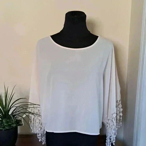 ❤️ Monteau Cream Blouse with crochet back - Picture 2 of 11